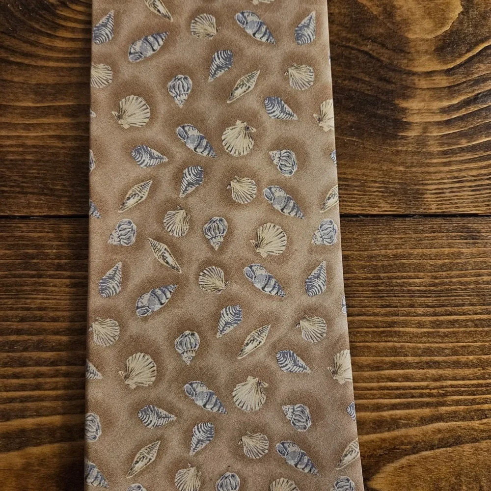 Pelican Bay All Silk Tie Seashell Pattern Brown Made in Canada‎ 57
